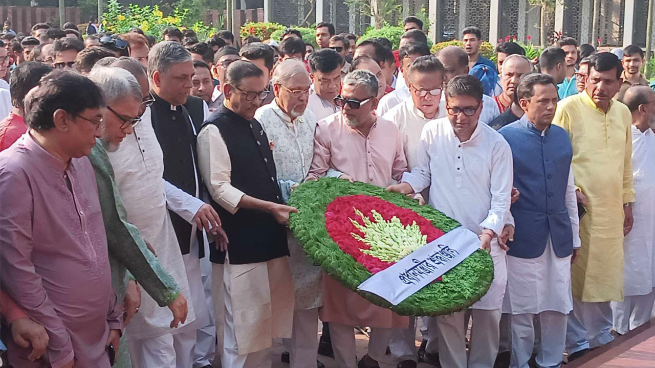 জাতীয় কবি কাজী নজরুলের সমাধিতে প্রধানমন্ত্রীর শ্রদ্ধা